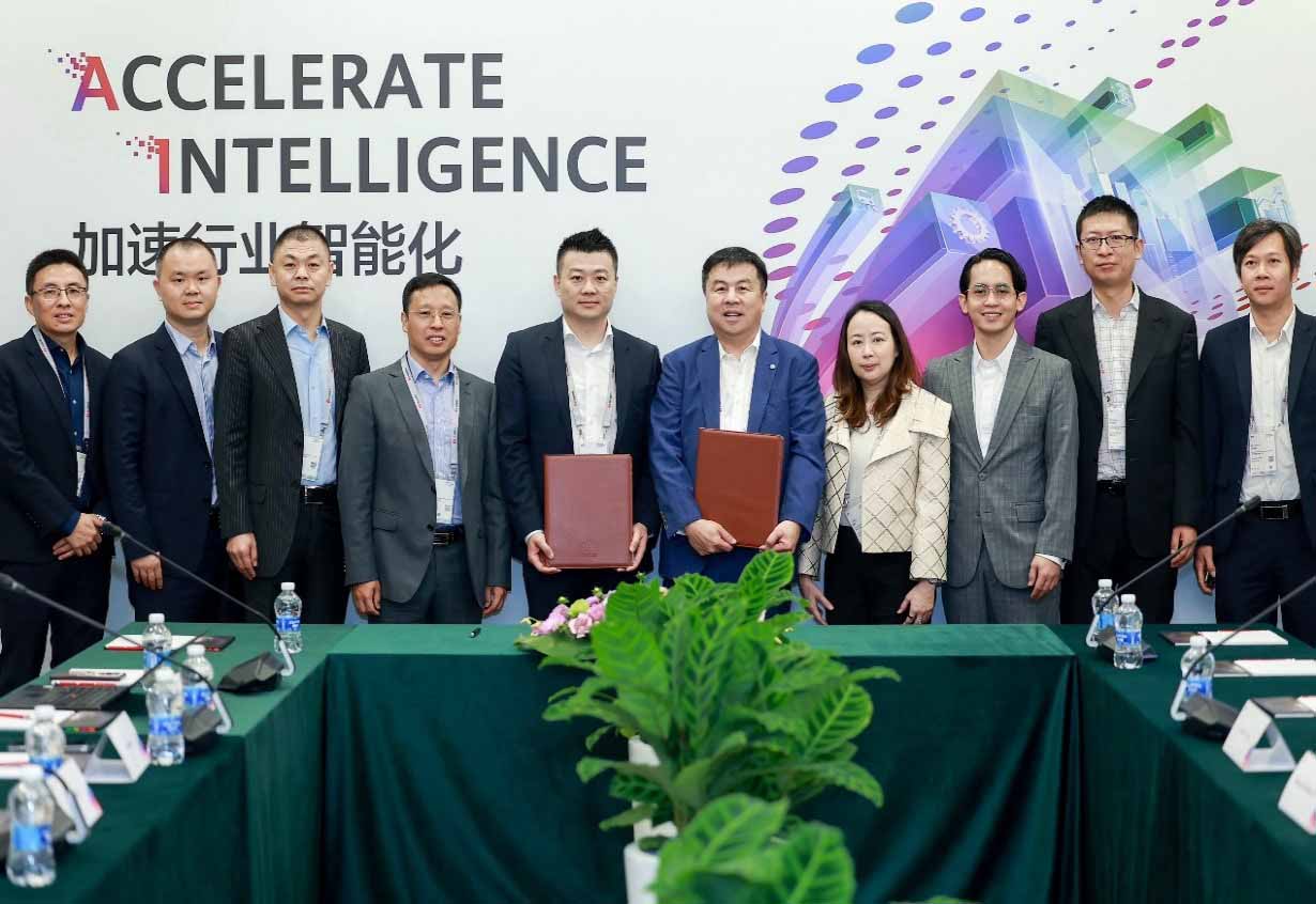 Converge and Huawei sign MoU
